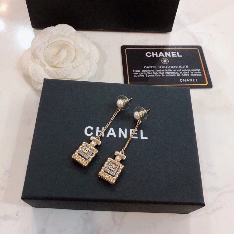 Chanel Earrings Comfortable 224828