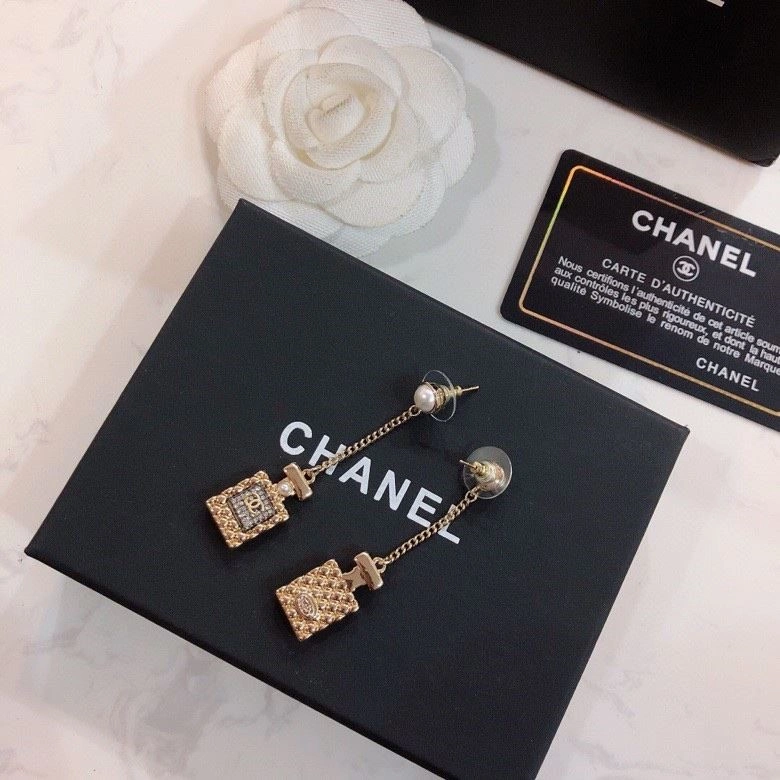 Chanel Earrings Comfortable 224828