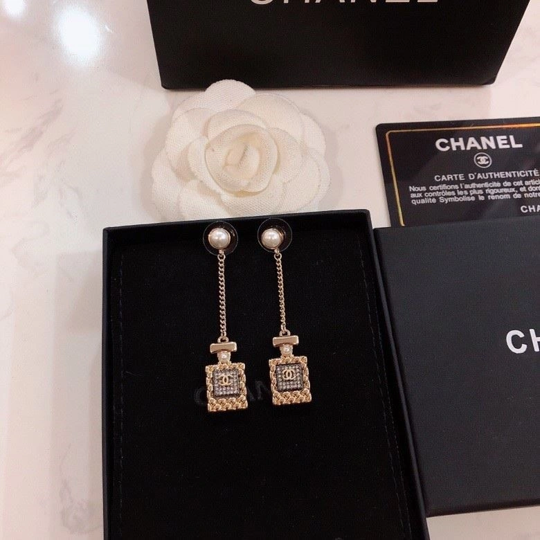 Chanel Earrings Comfortable 224828