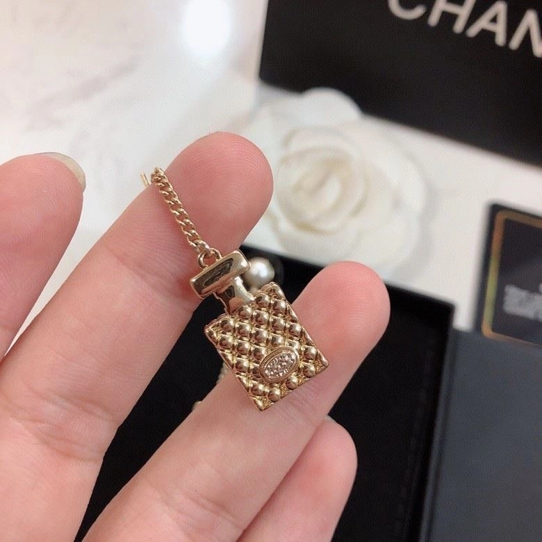 Chanel Earrings Comfortable 224828
