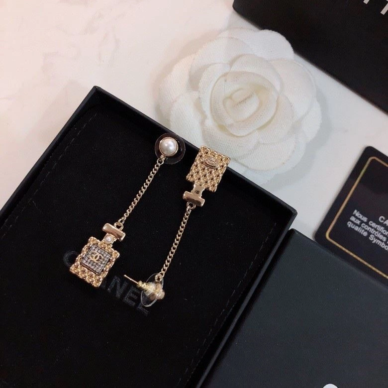Chanel Earrings Comfortable 224828