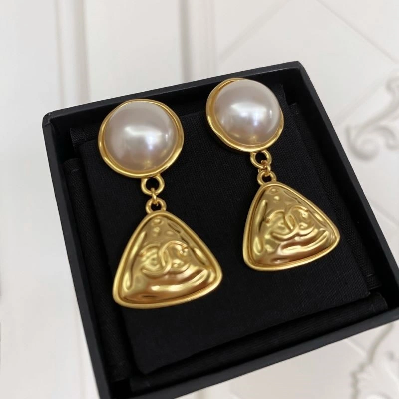 Chanel Earrings Versatile 224823
