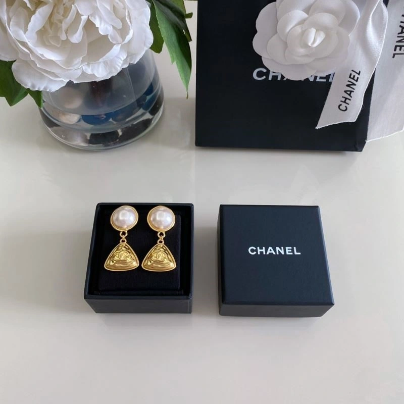 Chanel Earrings Versatile 224823