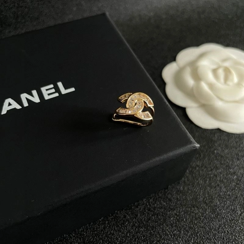 Unisex Chanel Earrings 224818