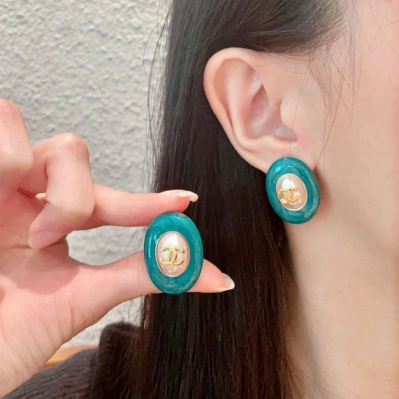 Comfortable Chanel Earrings 224310