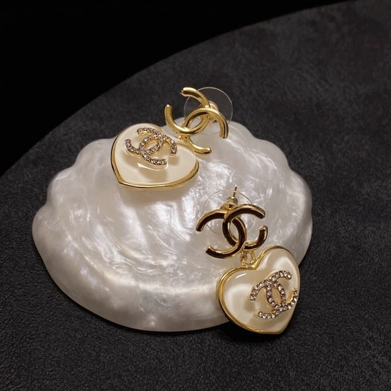 Sleek Chanel Earrings 224269