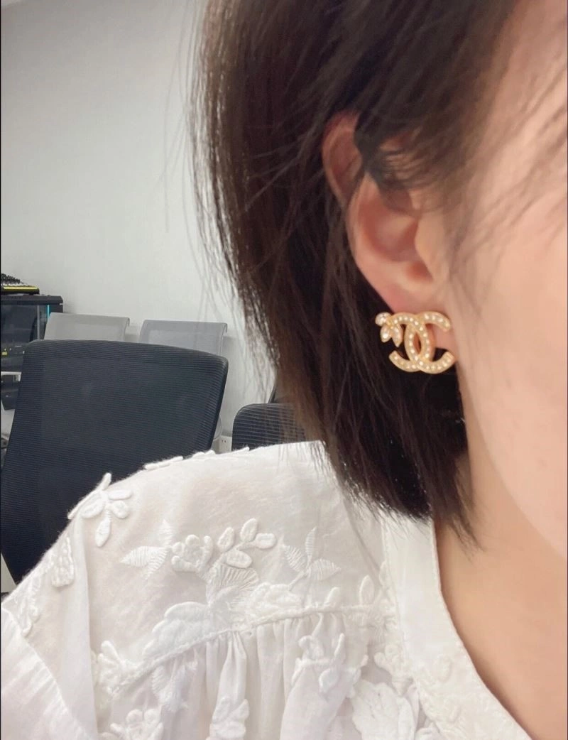 Chanel Earrings Compact 224240