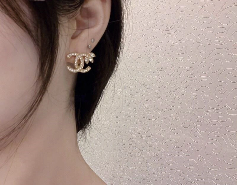 Chanel Earrings Compact 224240