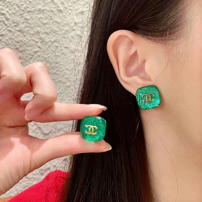 EyeCatching Chanel Earrings 224241