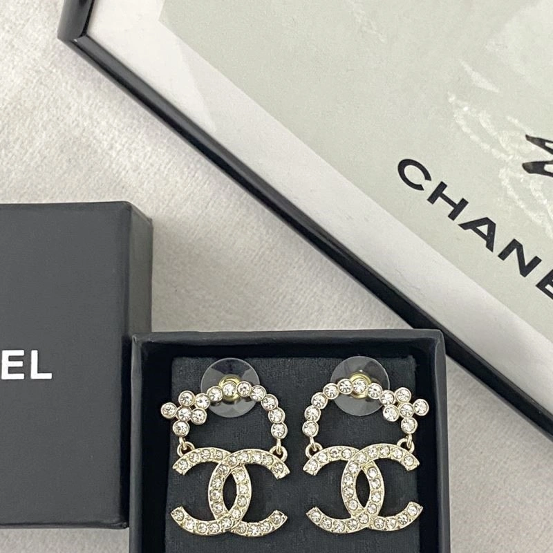 Chanel Earrings Cozy 224226