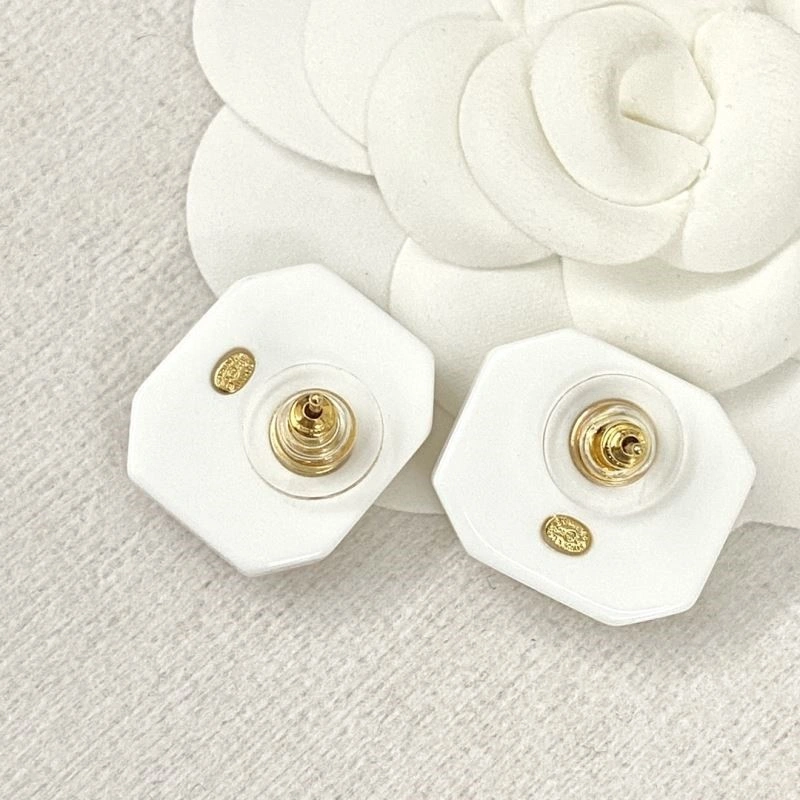 EyeCatching Chanel Earrings 224227