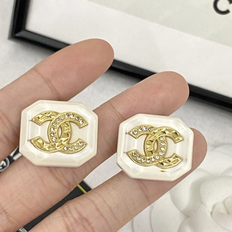 EyeCatching Chanel Earrings 224227