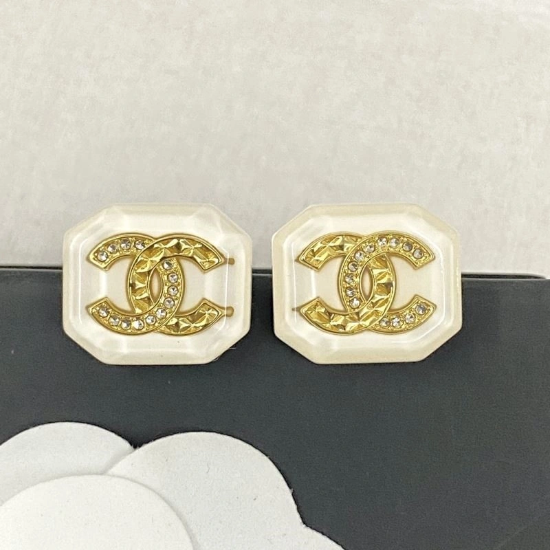 EyeCatching Chanel Earrings 224227