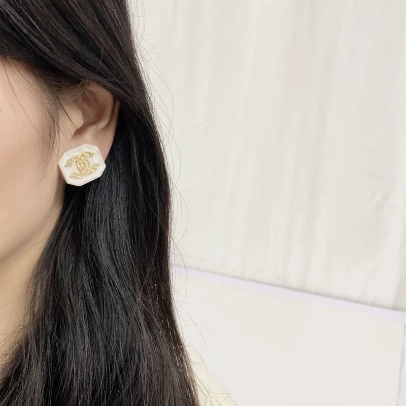 EyeCatching Chanel Earrings 224227