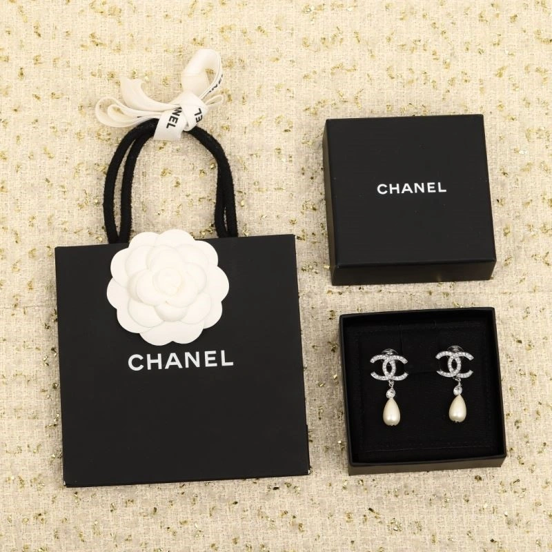 Chanel Earrings Effortless 224231