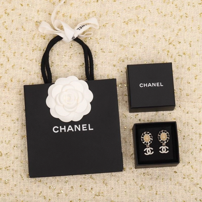 Snug Chanel Earrings 224219