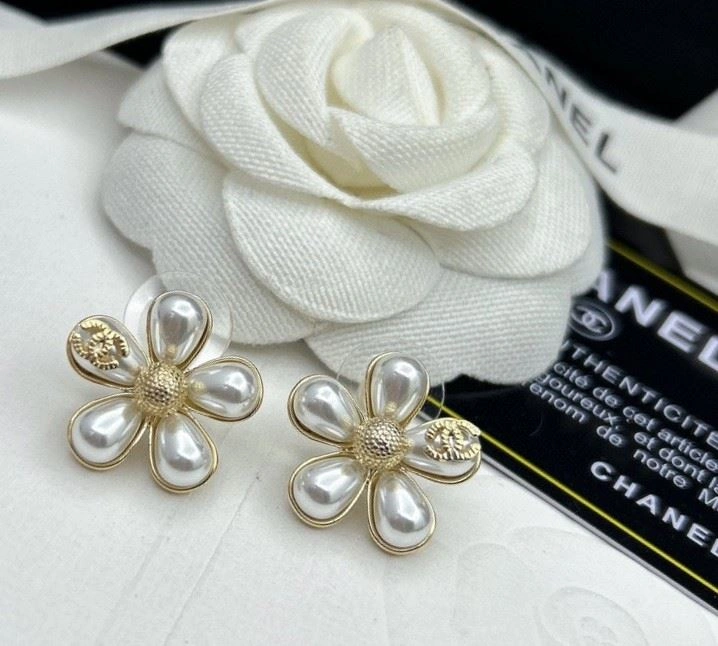 Chanel Earrings Trendsetting 224197
