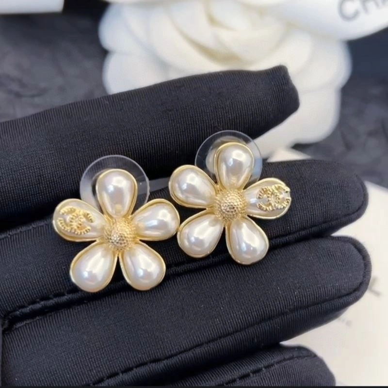 Chanel Earrings Trendsetting 224197