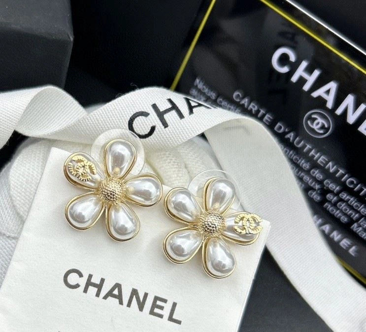 Chanel Earrings Trendsetting 224197