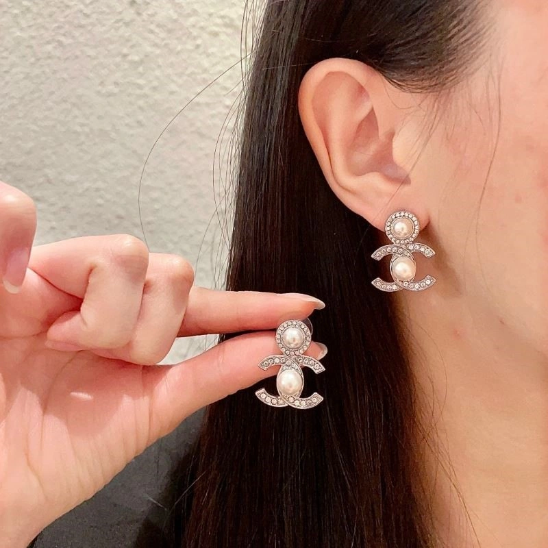 Chanel Earrings Breathable 224162