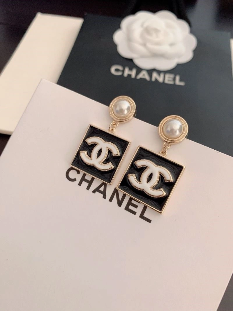 Chanel Earrings Comfortable 224147