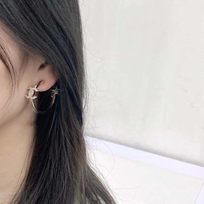 Comfortable Chanel Earrings 224155