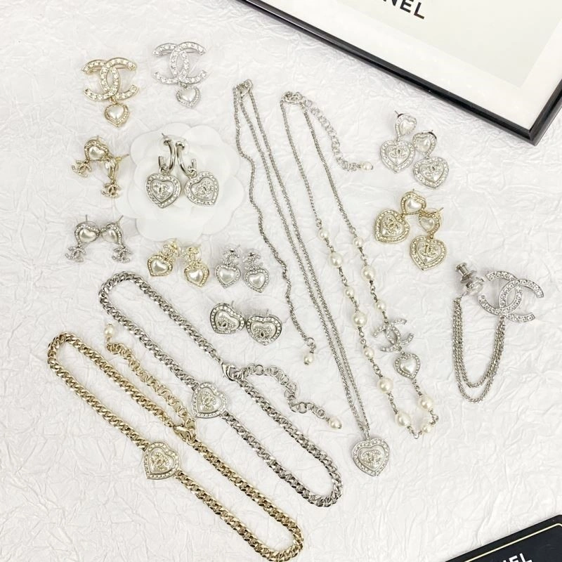 Stretchable Chanel Earrings 224123
