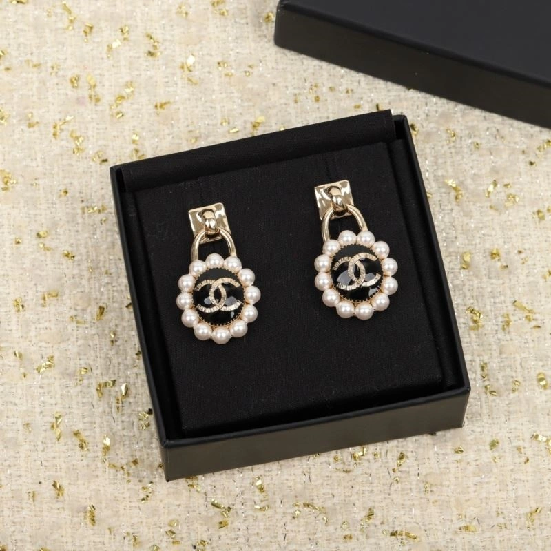 Popular Chanel Earrings 224136