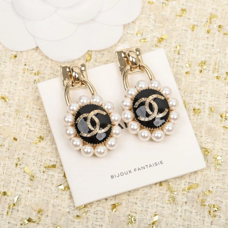 Popular Chanel Earrings 224136