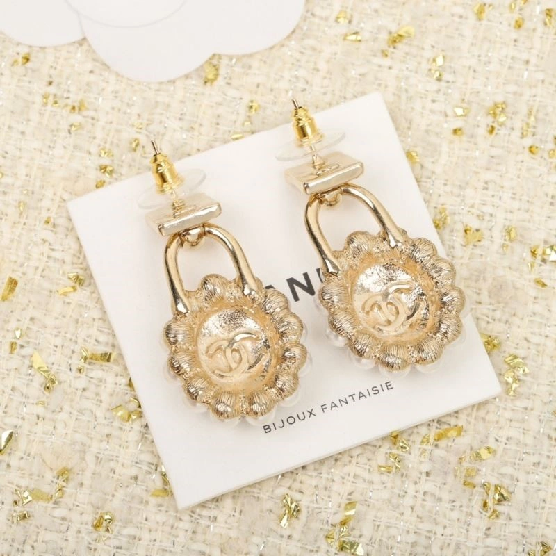 Popular Chanel Earrings 224136