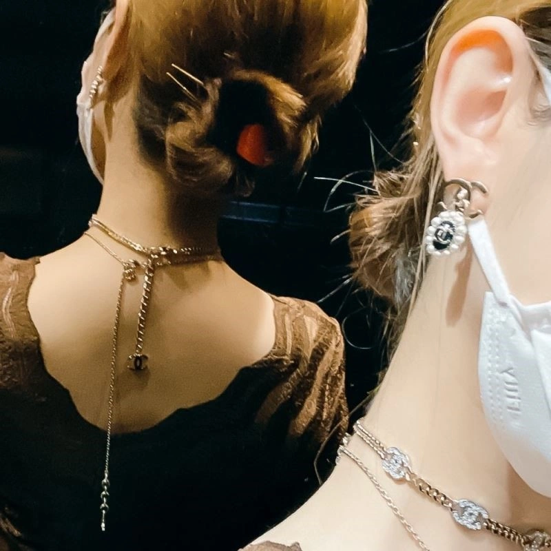 Popular Chanel Earrings 224136