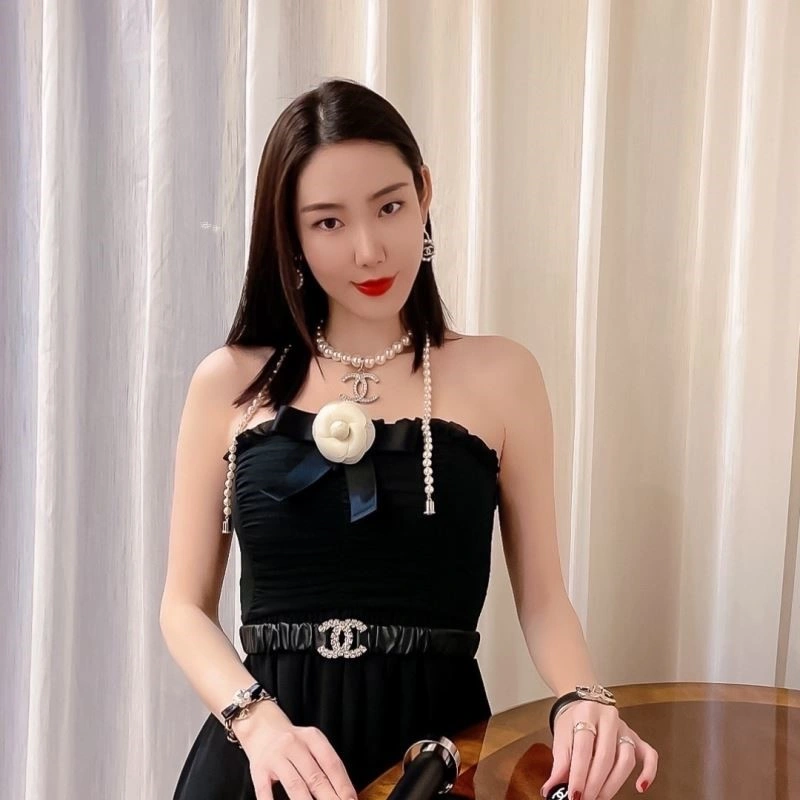 Popular Chanel Earrings 224136