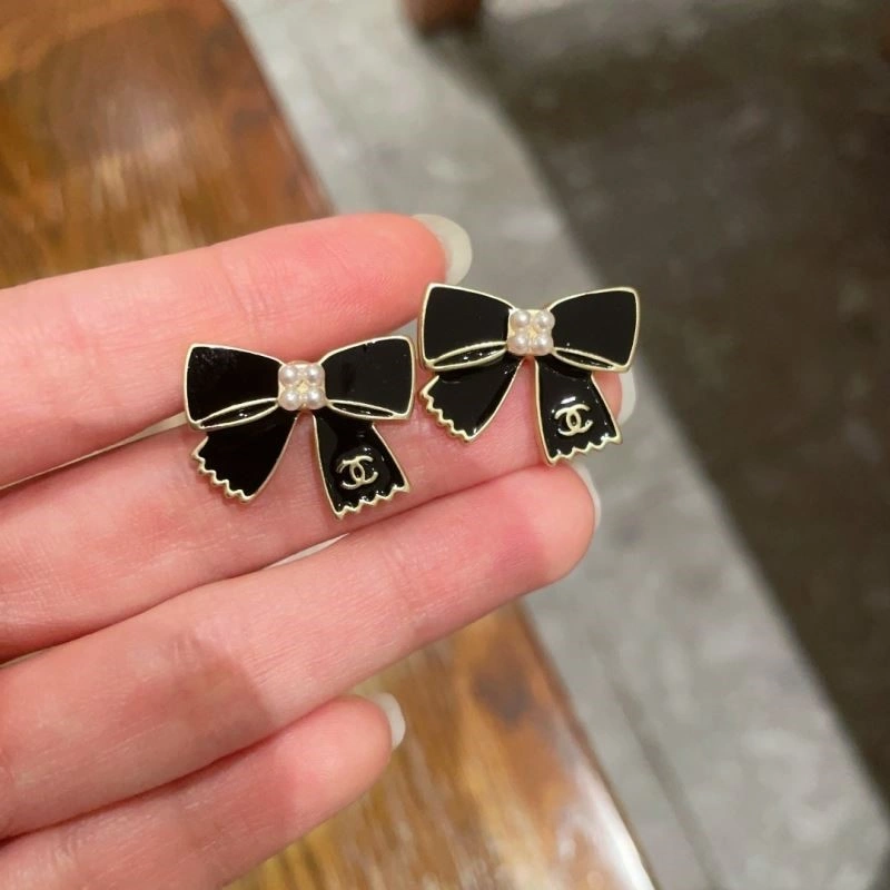 Elegant Chanel Earrings 224128