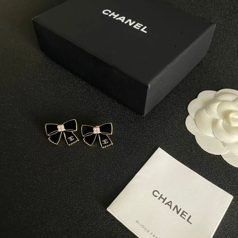 Elegant Chanel Earrings 224128