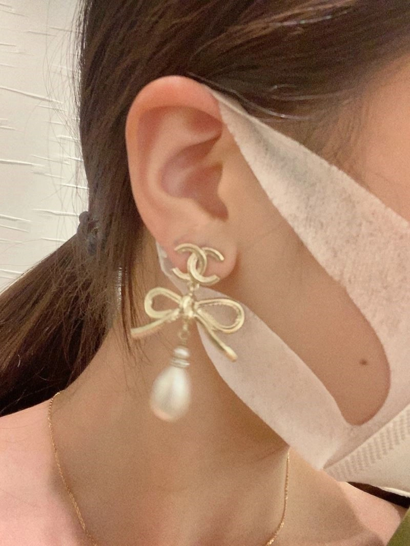 Comfortable Chanel Earrings 224094
