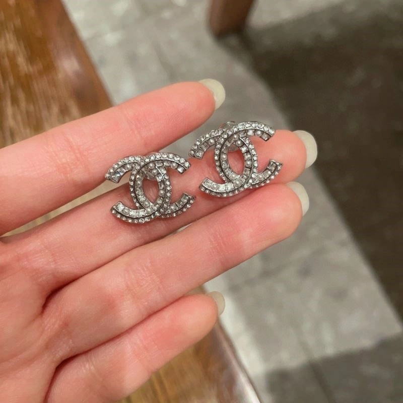 Chanel Earrings Practical 224020