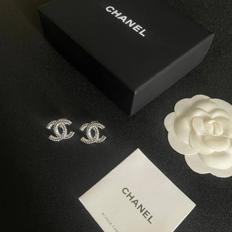 Chanel Earrings Practical 224020