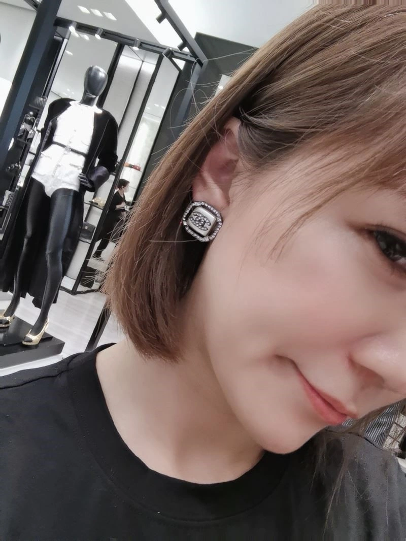 Bright Chanel Earrings 224010