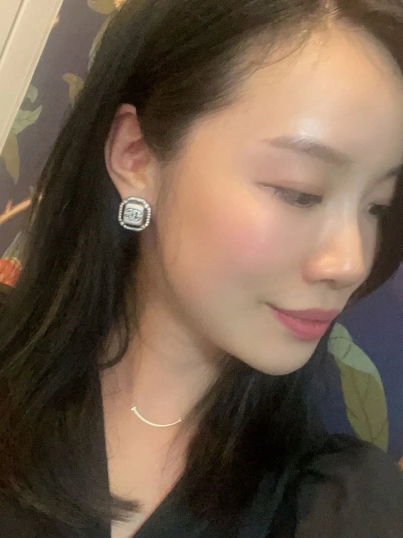 Bright Chanel Earrings 224010