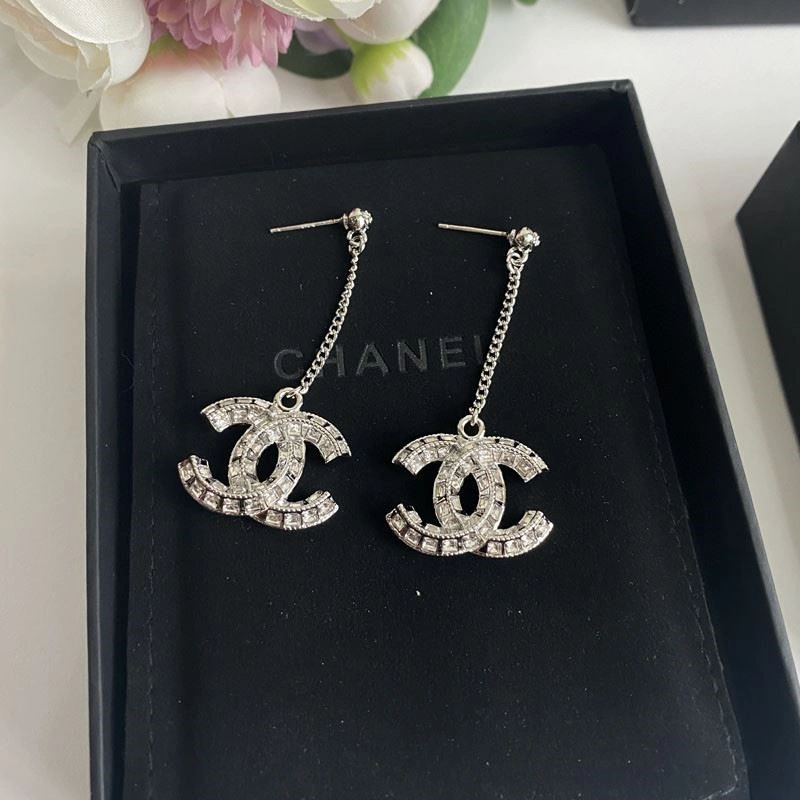 Comfortable Chanel Earrings 224007