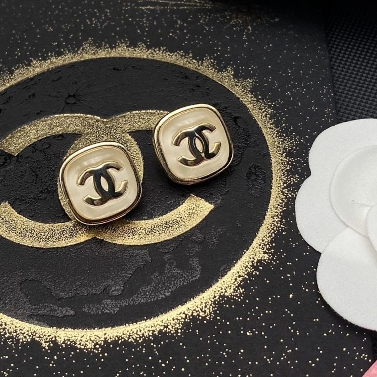 EyeCatching Chanel Earrings 224045