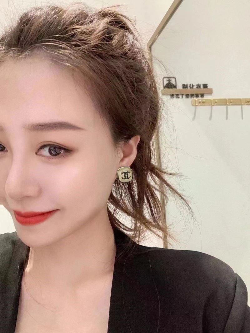 EyeCatching Chanel Earrings 224045