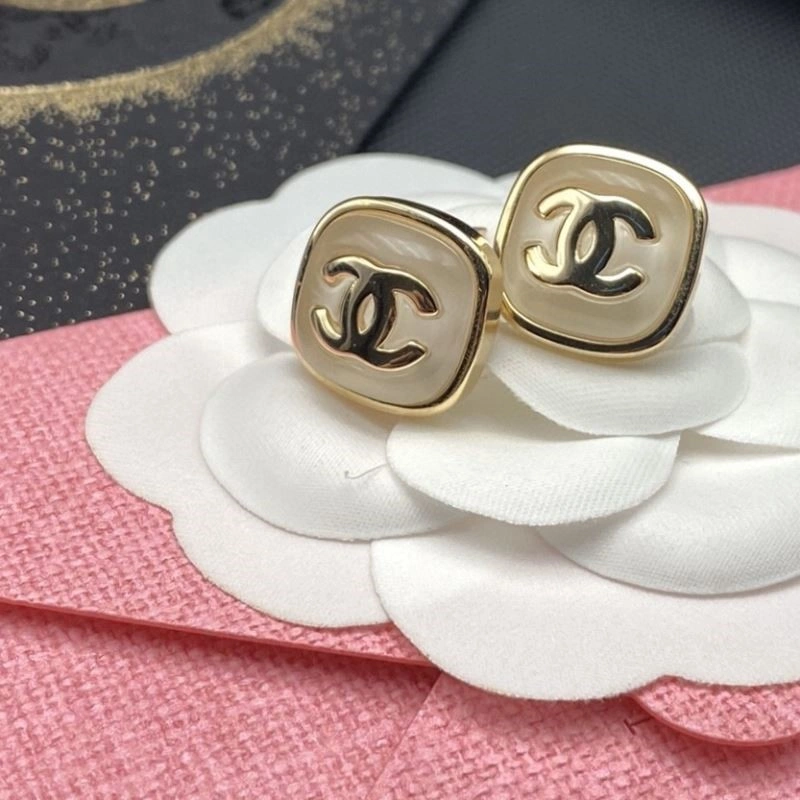 EyeCatching Chanel Earrings 224045
