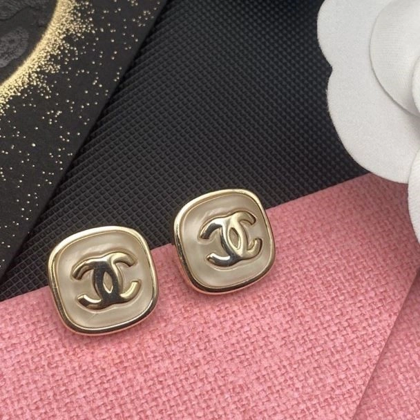 EyeCatching Chanel Earrings 224045