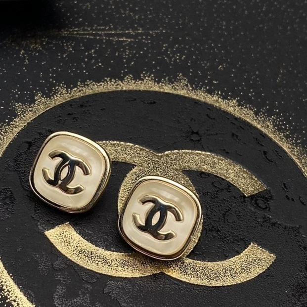 EyeCatching Chanel Earrings 224045