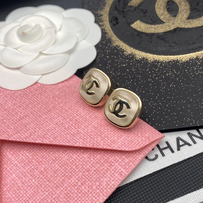 EyeCatching Chanel Earrings 224045
