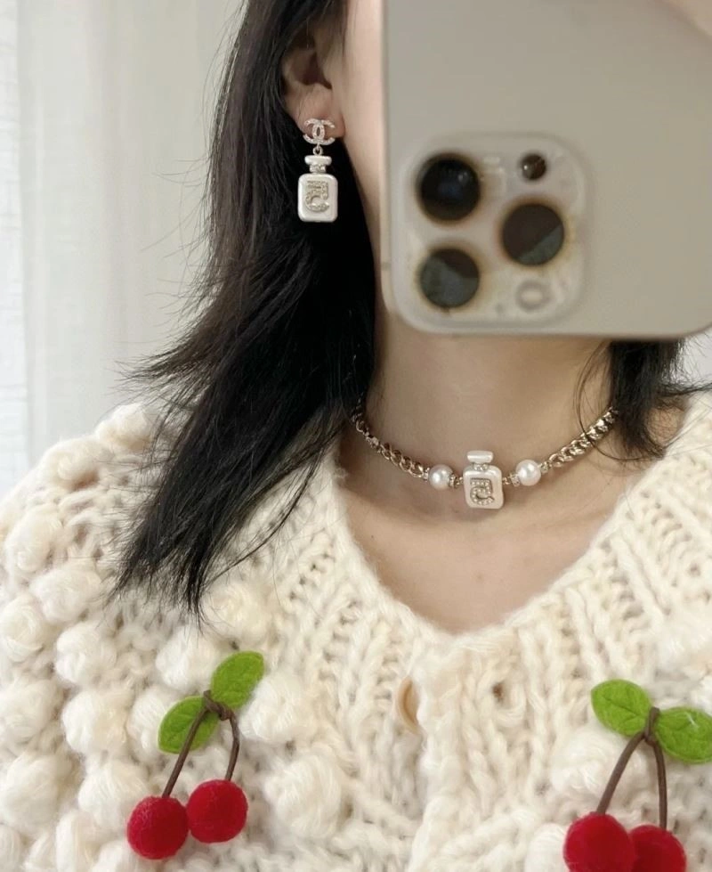 Chanel Earrings Packable 223979