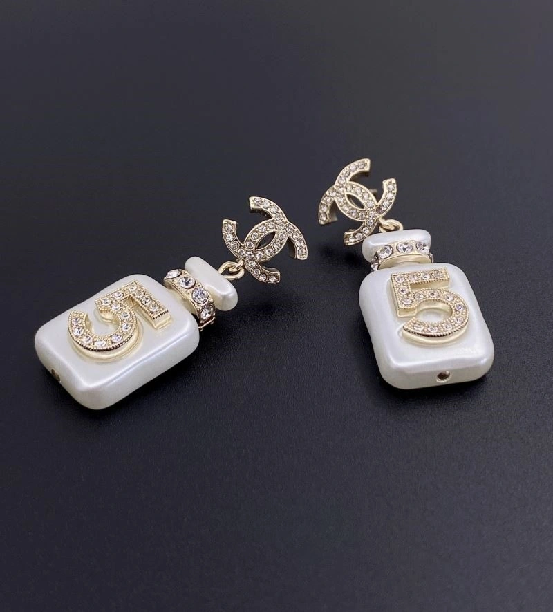Chanel Earrings Packable 223979