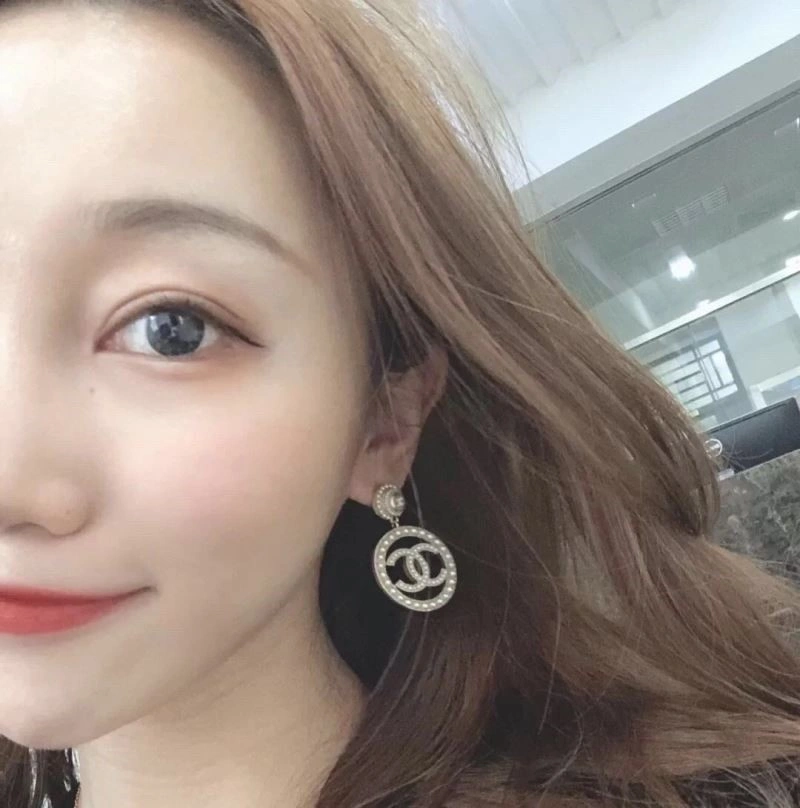 Effortless Chanel Earrings 223982