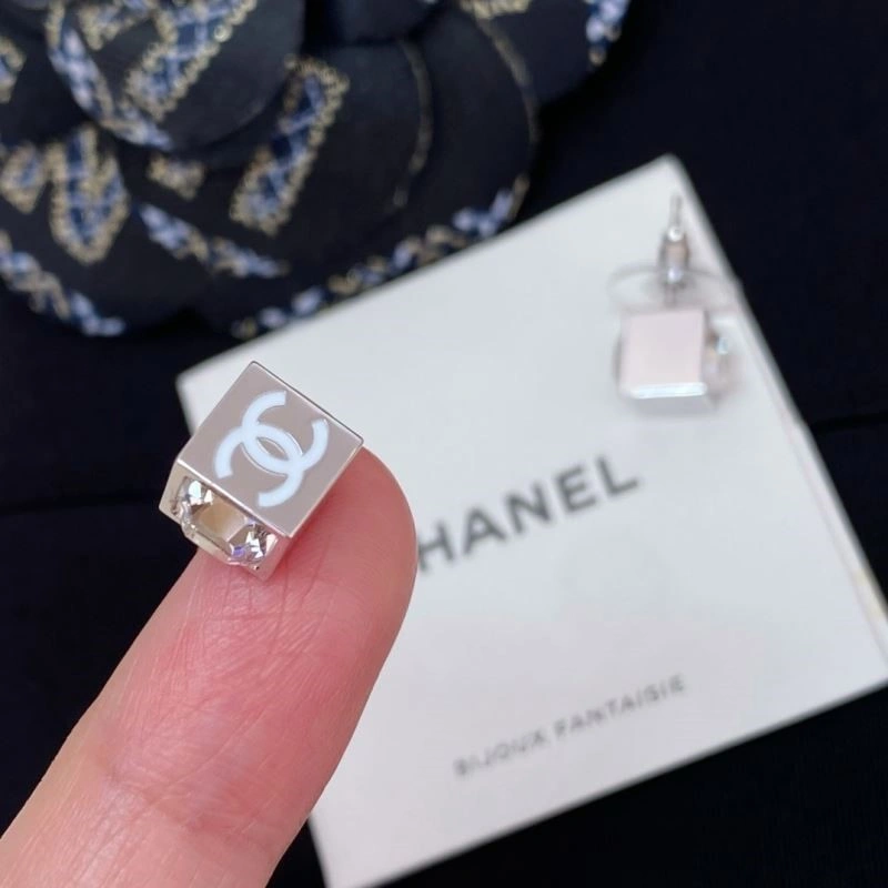 Snug Chanel Earrings 223927